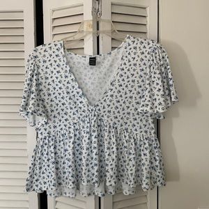 PRETTY FLORAL SHEIN TOP SIZE L